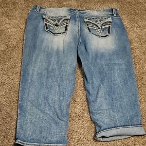 Vigoss Women's Light Blue Embroidered Back Pocket Cropped Jeans